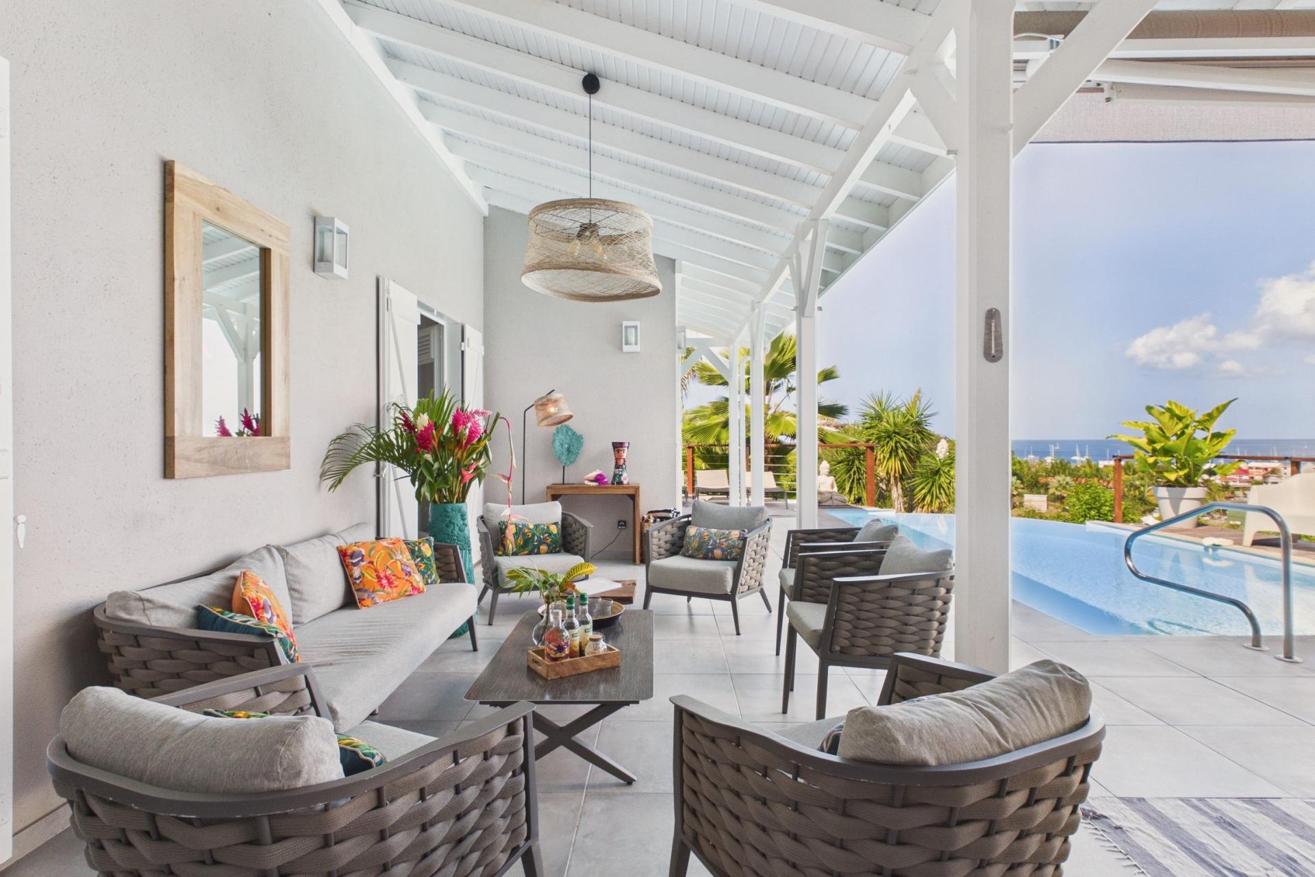 Location villa 10 personnes 5 chambres Martinique  - salon complet extérieur